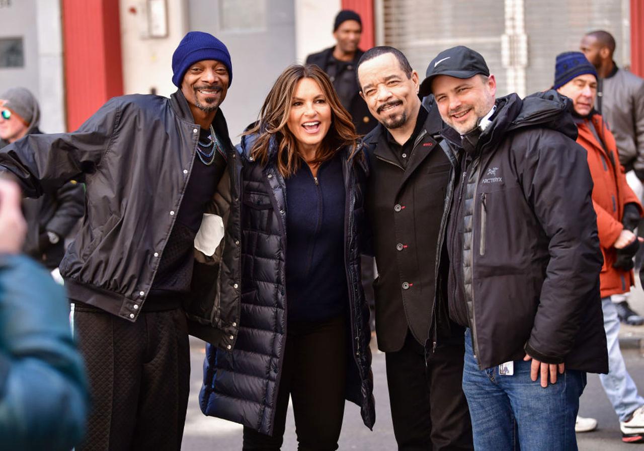 'Law & Order: SVU' Star Mariska Hargitay Goes Tubing In The Ocean