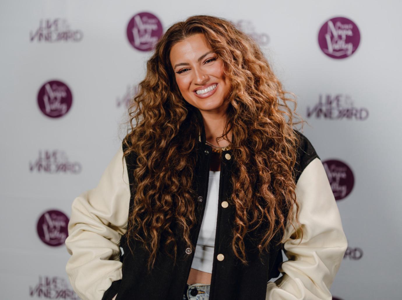 https://media.okmagazine.com/brand-img/8B6XacR1h/0x0/hot-pics-tori-kelly-1700098223277.jpg