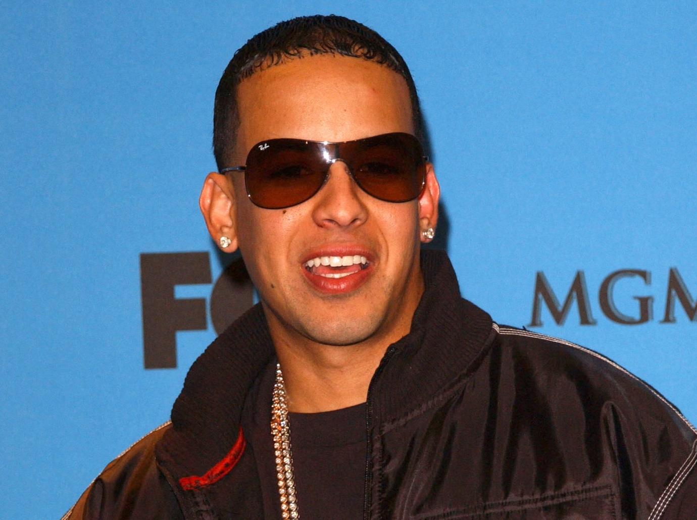 daddy yankee wife mireddys gonzalez files divorce save marriage