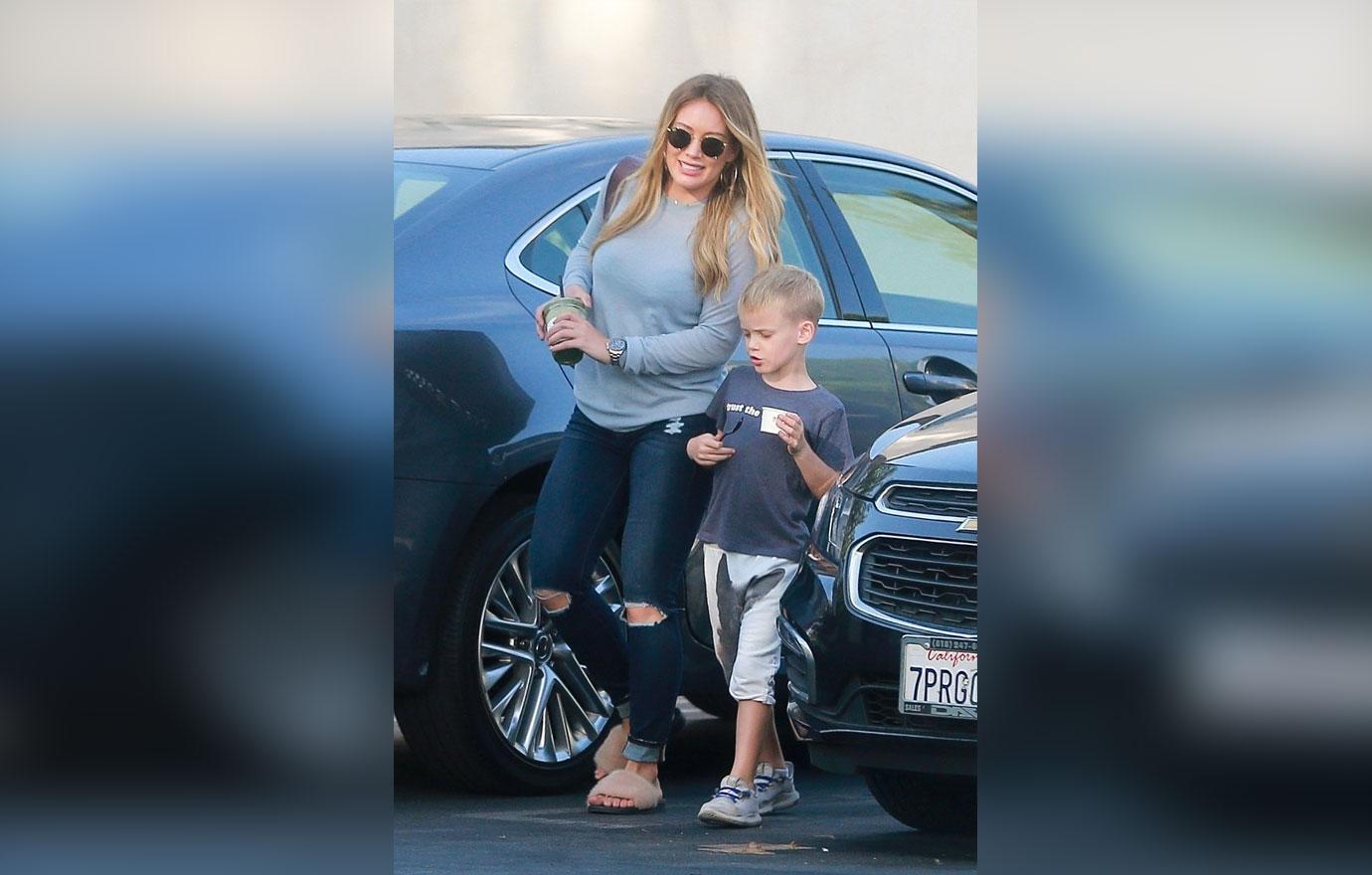 hilary duff gorgeous friends son luca pics 04