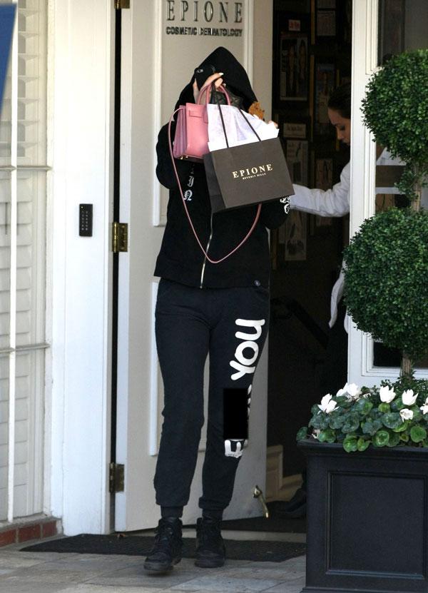 kylie jenner thick sweatpants