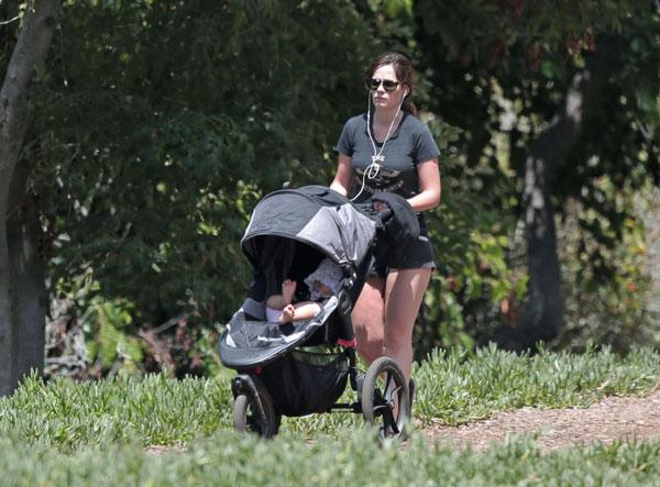 zooey deschanel daughter elsie