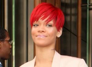 2010__08__Rihanna_Aug11_195 copy 300×220.jpg