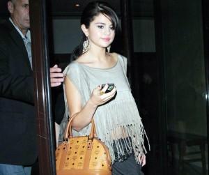 2011__07__Selena_Gomez_July6news 300×259.jpg