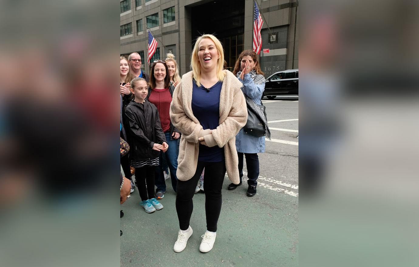 Mama June Visits &#8220;Extra&#8221;