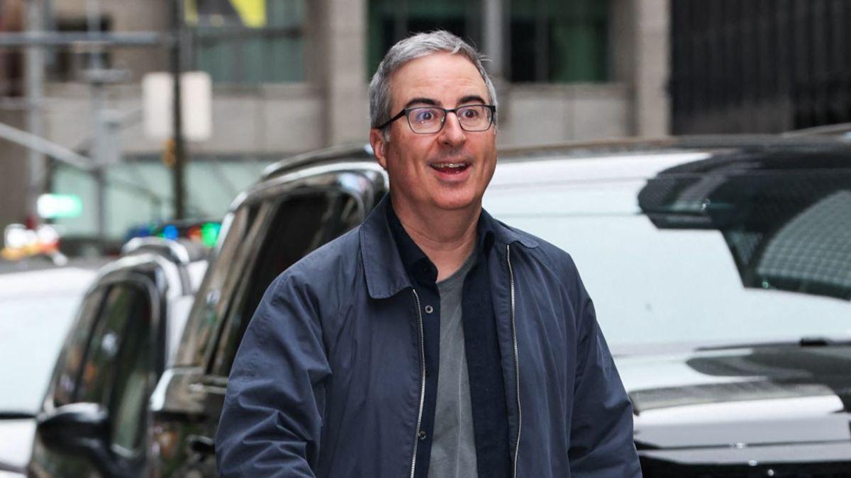 Photo of John Oliver.