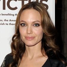 2010__02__okmagazine_angelina jolie 225×225.jpg