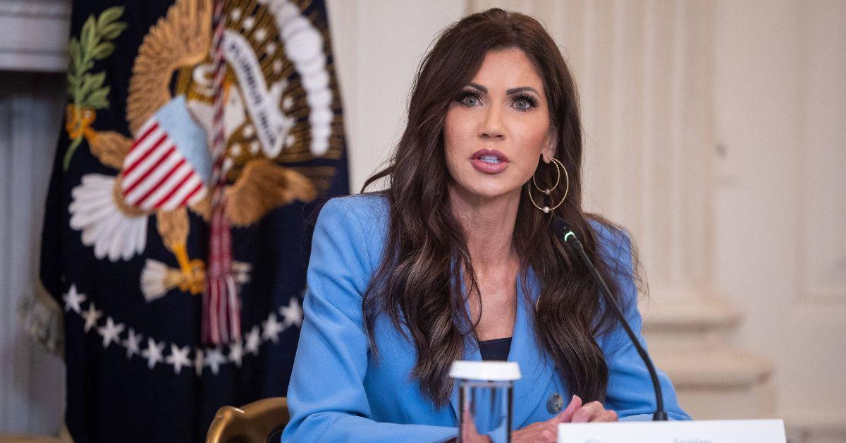 photo of Kristi Noem deflected the question after the president looked to her for assistance