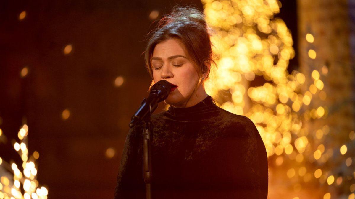 kelly clarkson announces talk show is ending after  seasons what to know