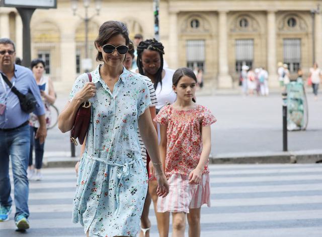 Katie Holmes Daughter Suri Cruise Sings In Rare Objects 