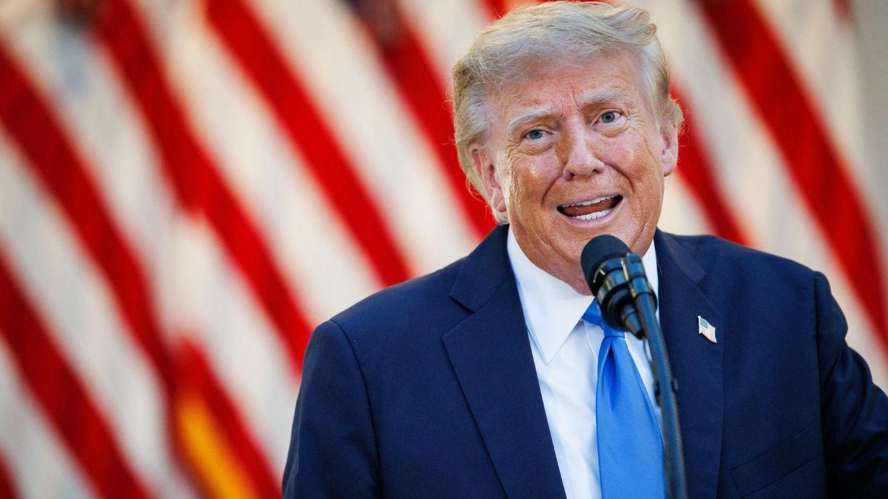Photo of Trump inspired rival TV networks to stand in solidarity against his actions.