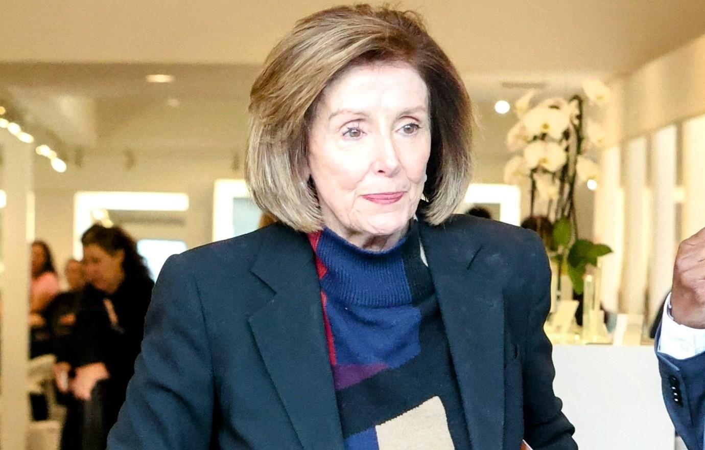 donald trump makes bizarre comment about dating nancy pelosi