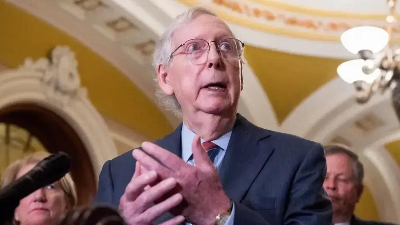 Mitch McConnell Warns 'Coddling' Putin Won’t Bring Peace in Rare Op-Ed Attack on Donald Trump Amid Health Woes