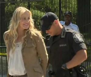 2011__08__daryl hannah aug30mbnews 298×300.jpg