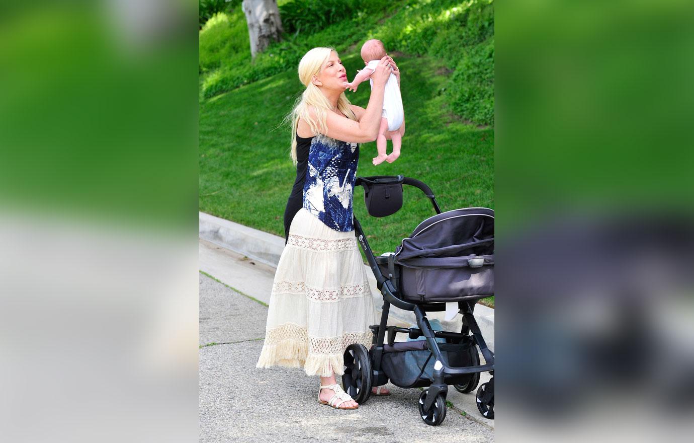 Tori spelling baby walk 9