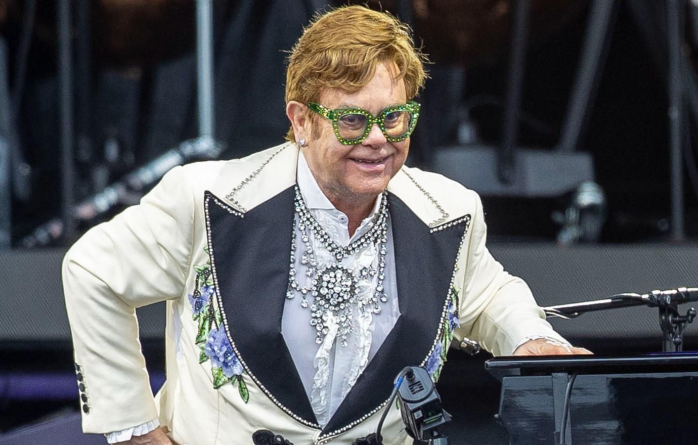 elton john accused peeing plastic bottle shoe shop france