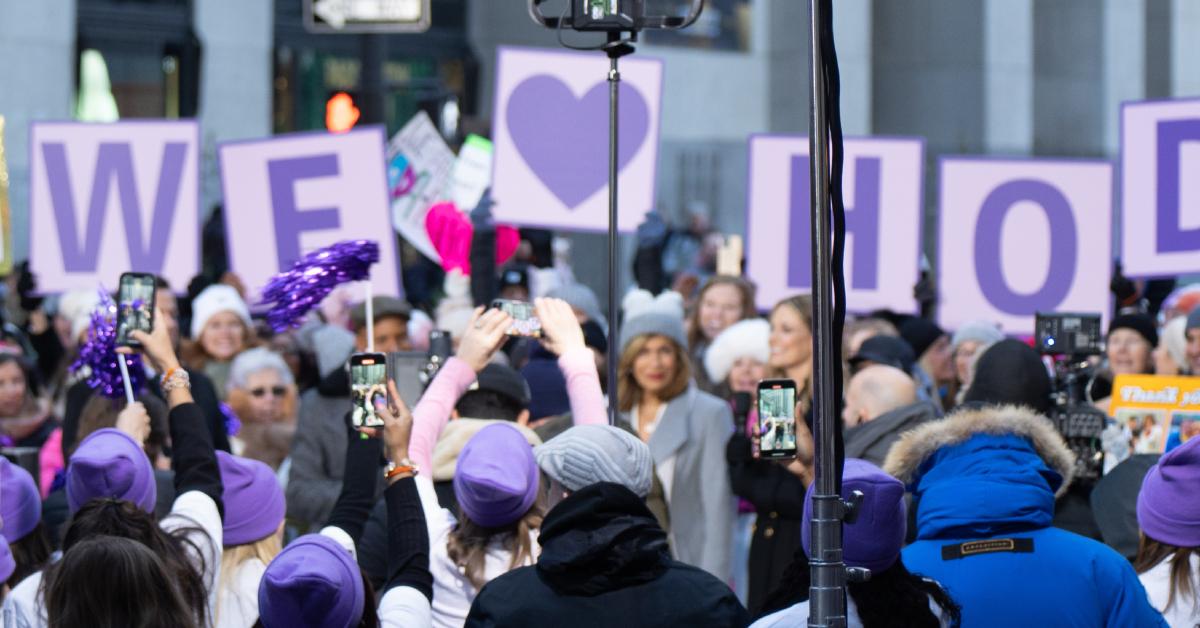 hoda kotb final today show broadcast cries tears emotional retires