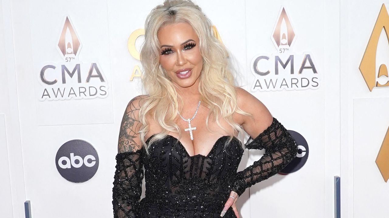 Image of Bunnie Xo previously shared that she suffered from Breast Implant Illness symptoms.
