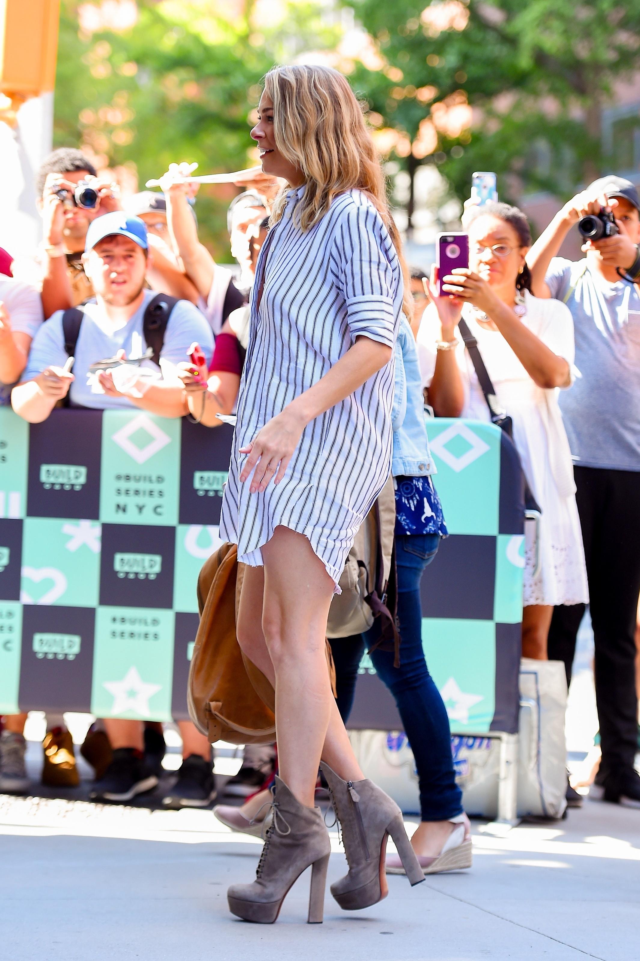 Leggy LeAnn Rimes stops by AOL Build