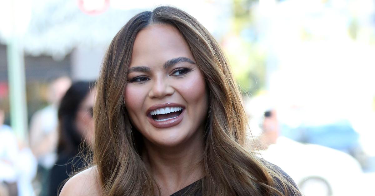 chrissy teigen waxing pregnant