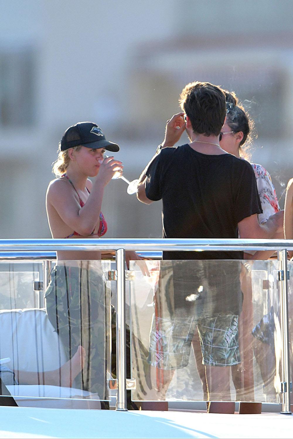 *PREMIUM EXCLUSIVE* Scott Disick and Sofia Richie continue their fling on a yacht