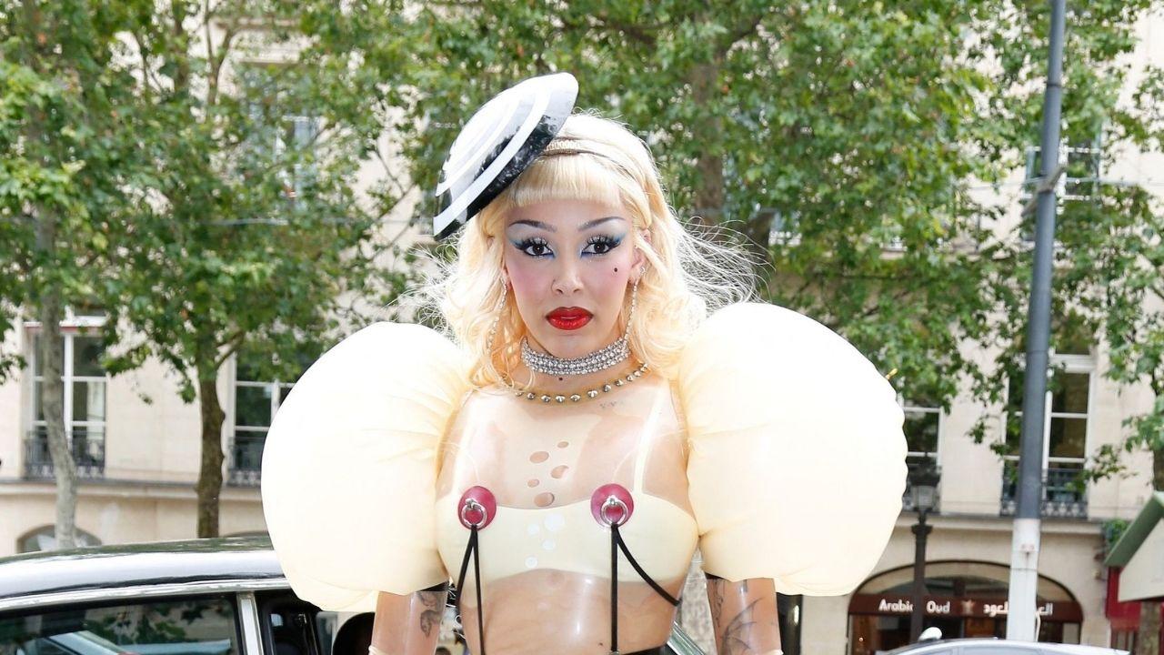image of Doja Cat previously discussed her vaping addiction after undergoing surgery for an infected tonsil in 2022.
