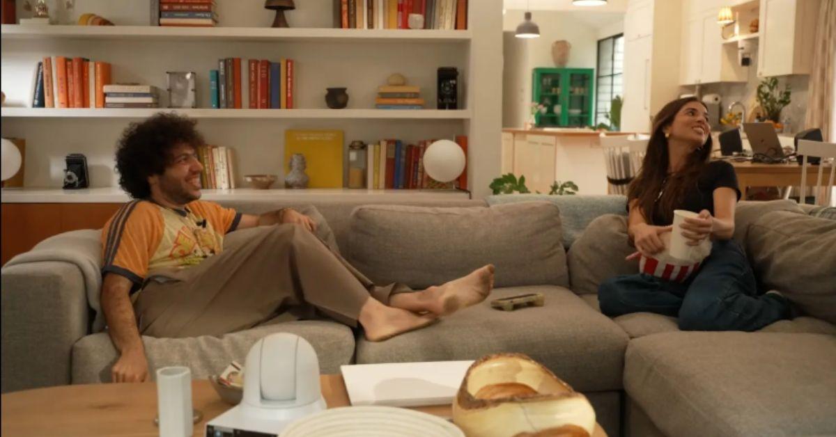 image of Benny Blanco farted during his podcast and showed off his dirty feet.