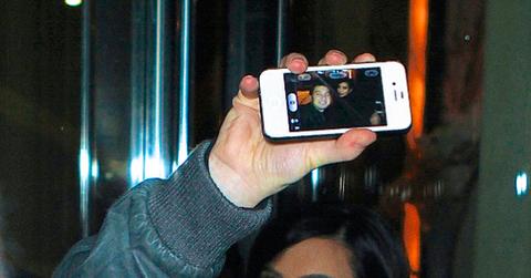 011613_photo_kim kardashian posing fan