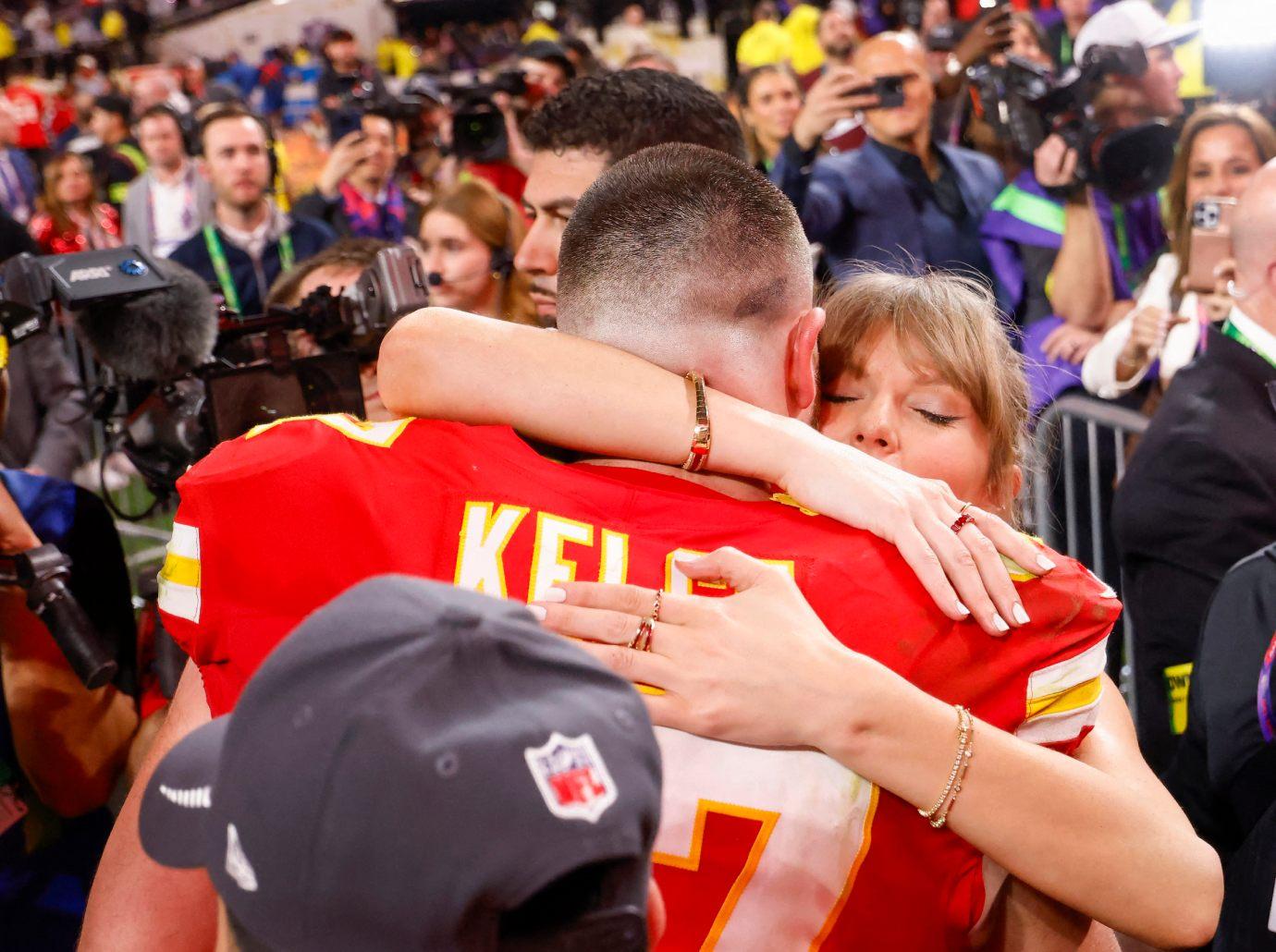 travis kelce understands people interested special romance taylor swift