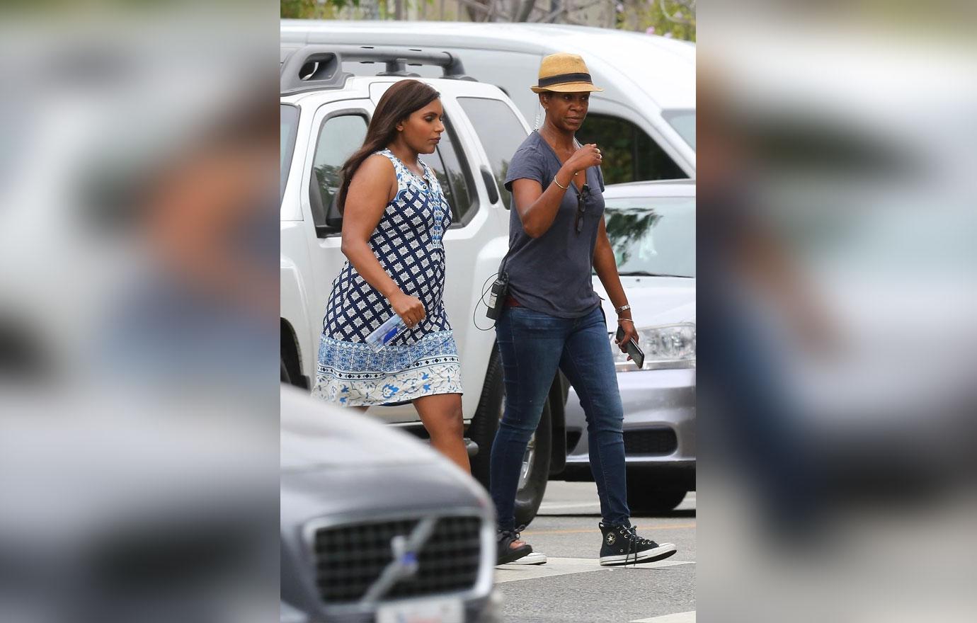 mindy kaling baby bump mindy project pics 03