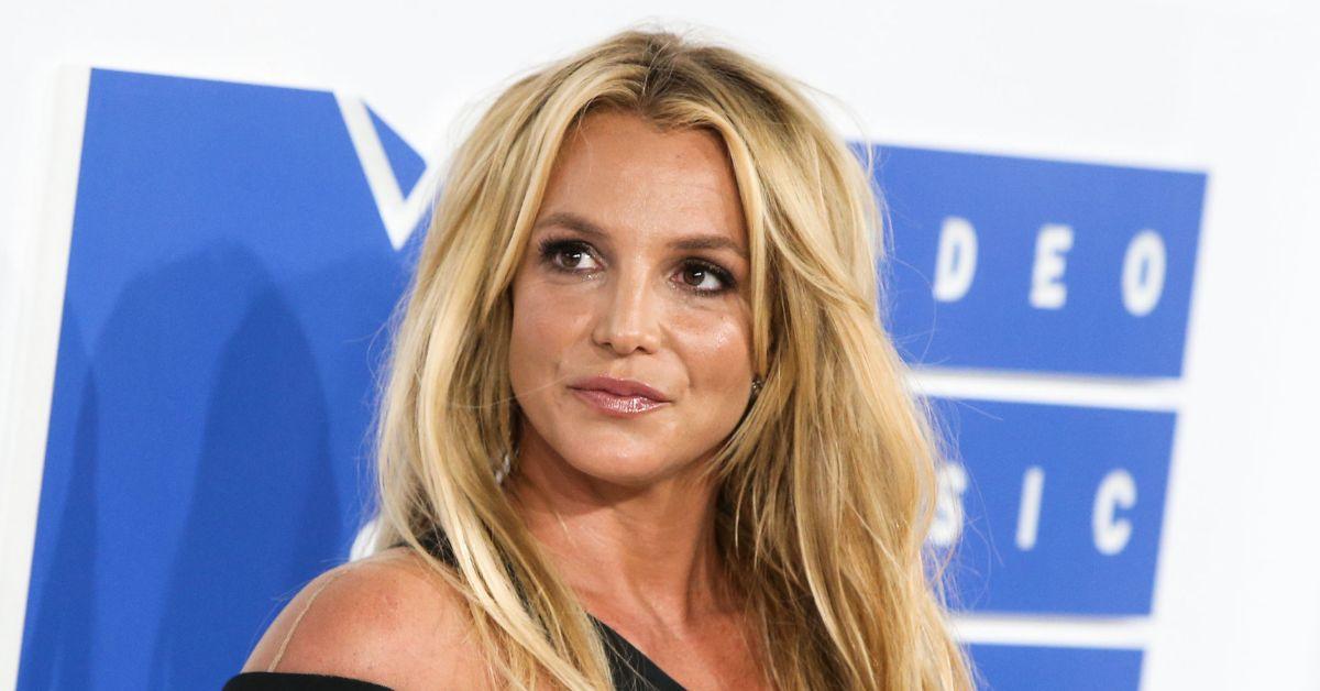 Britney Spears With Bodyguard On Vacation After Ditching Wedding Ring