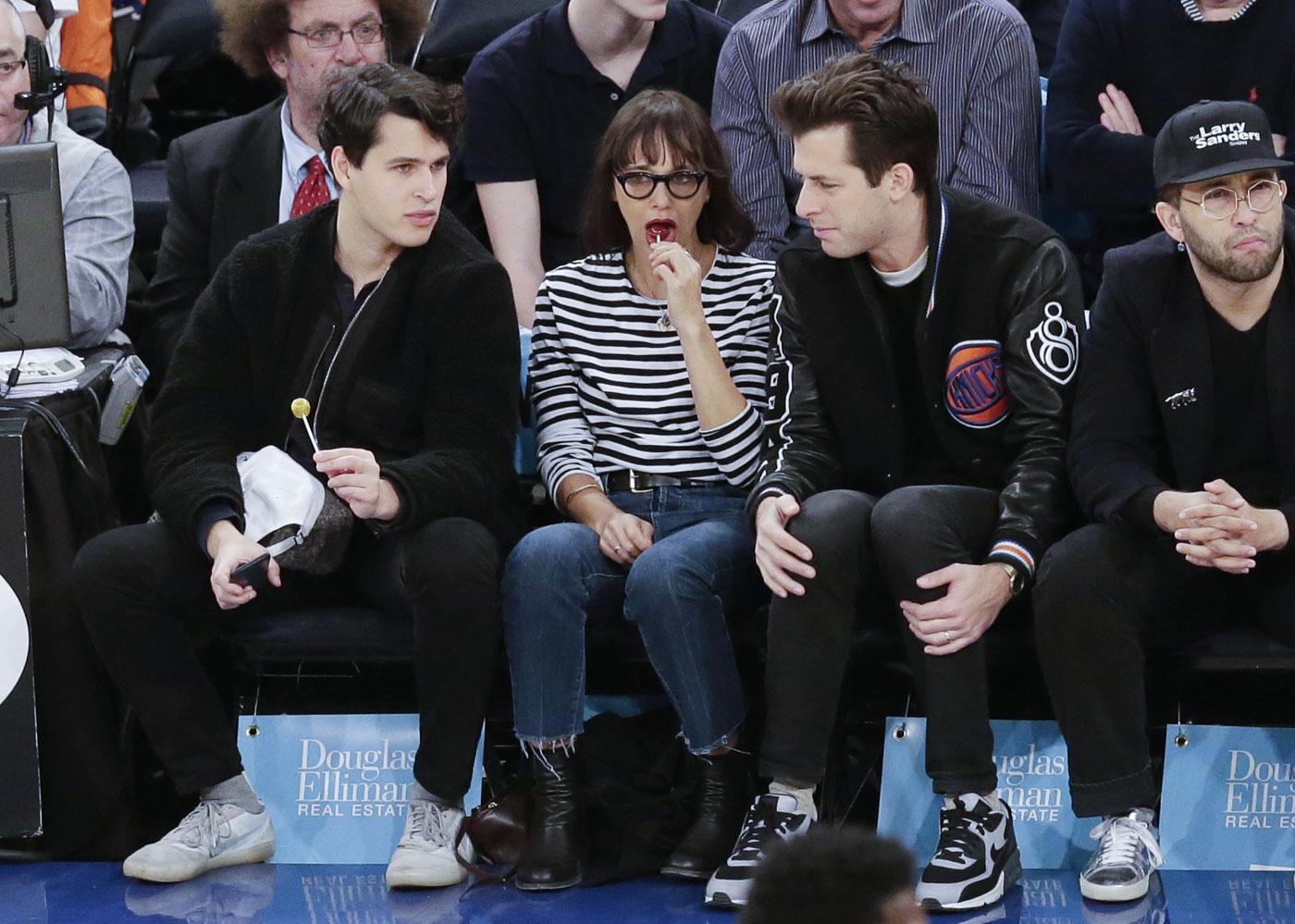 Rashida Jones and Ezra Koenig watch the Knicks