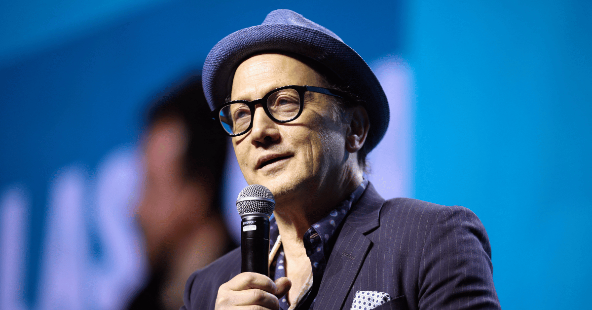 Rob Schneider Offers to Pay Fines for Giants Players Over Pride Protest