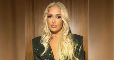 gwen stefani stunning aging backwards sparkling green photos