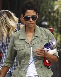 2010__09__HalleBerry 199×300.jpg