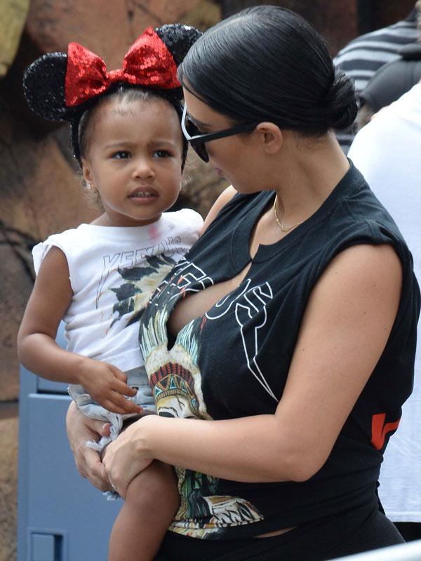 Kim kardashian north west disneyland4