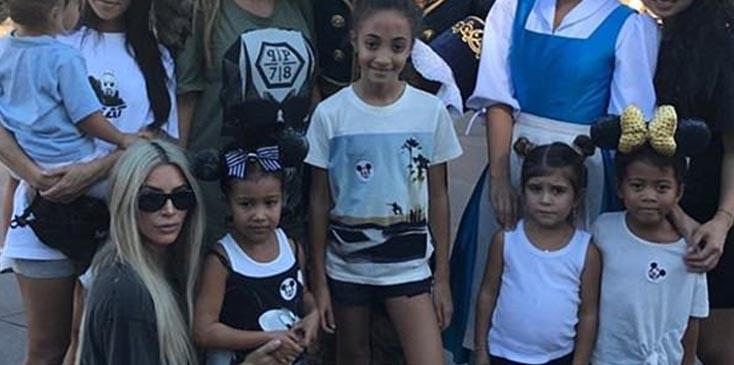 [PHOTOS] Kim Kardashian Goes To Disney World With North West