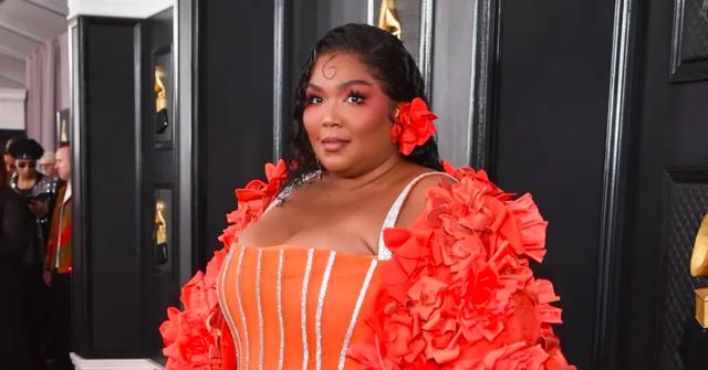 lizzo dragged pointless apology followers sexual harassment lawsuit
