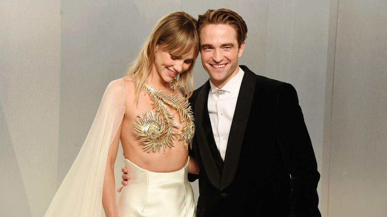 Photo of Suki Waterhouse and Robert Pattinson