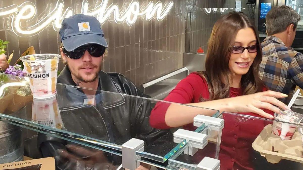 Photo of Hailey Bieber blasted split rumors last year.