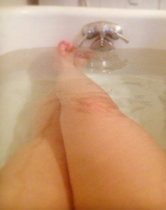 //catelynn lowell in the bath_