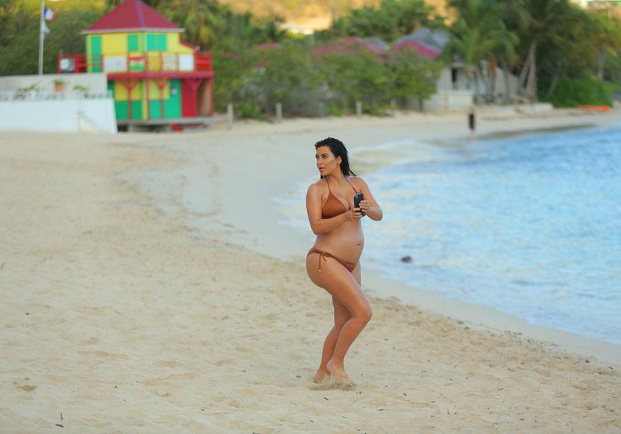 Kim kardashian bikini pregnant boobs st barts 04