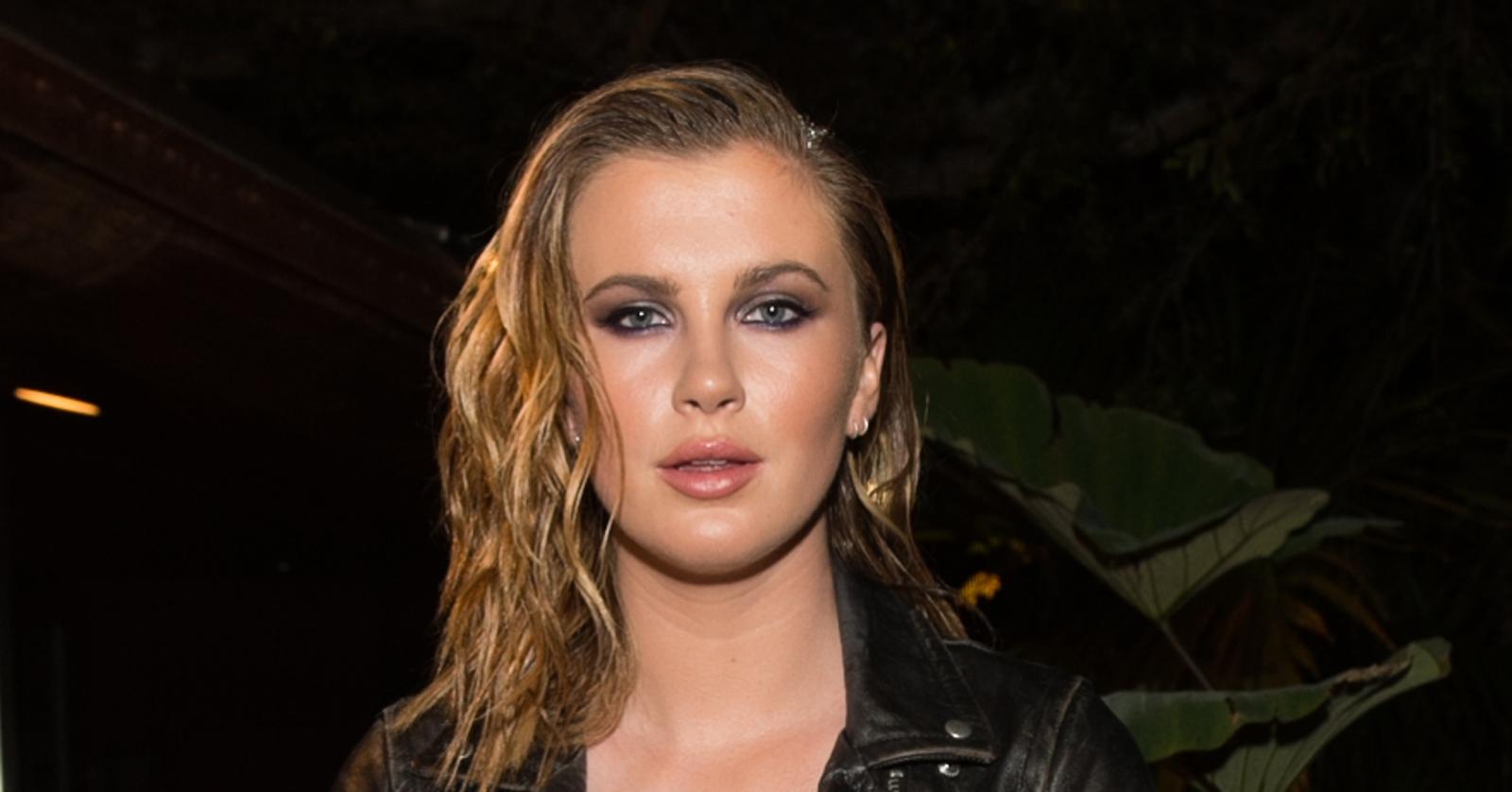 Ireland Baldwin Nude And Sexy Lingerie New Photos 