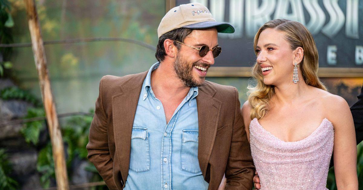 married scarlett johansson spicy kiss jonathan bailey watch