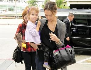 2010__10__Jessica_Alba_Oct14_61a 300&#215;230.jpg