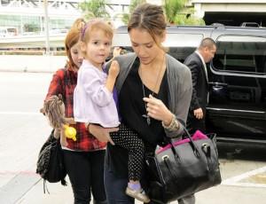2010__10__Jessica_Alba_Oct14_61a 300×230.jpg