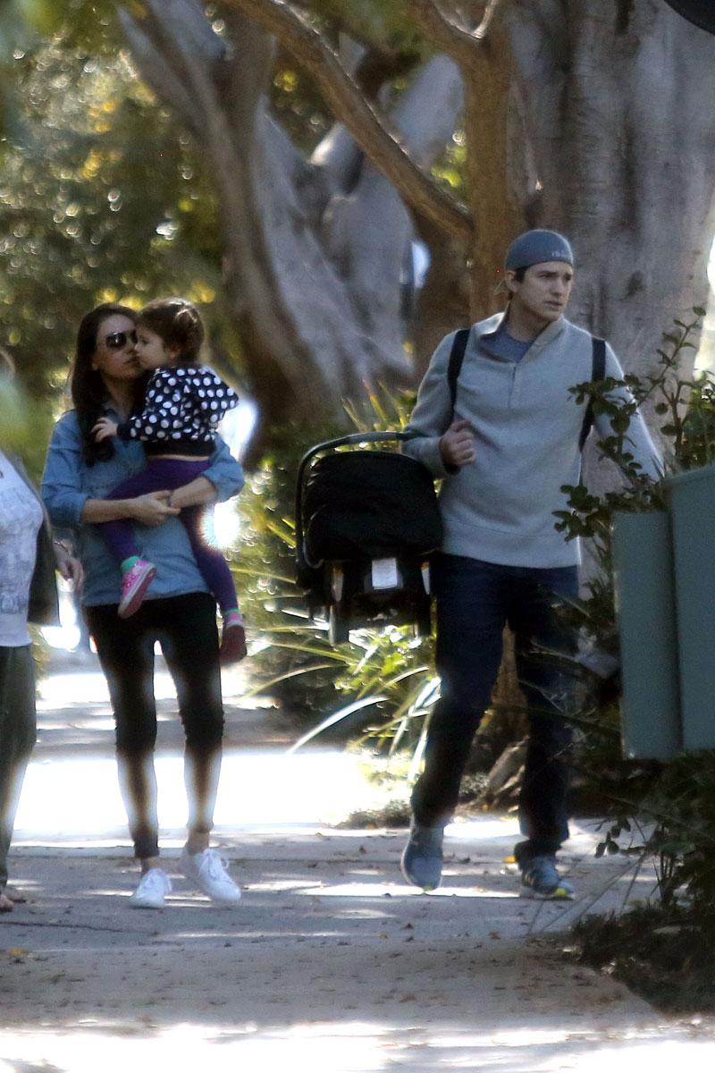 Mila Kunis Ashton Kutcher Kids Wyatt Dmitri 04