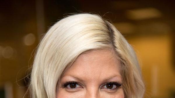 Tori Spelling Is Regretting Her Plastic Surgery, Thinks Her Face Looks ...