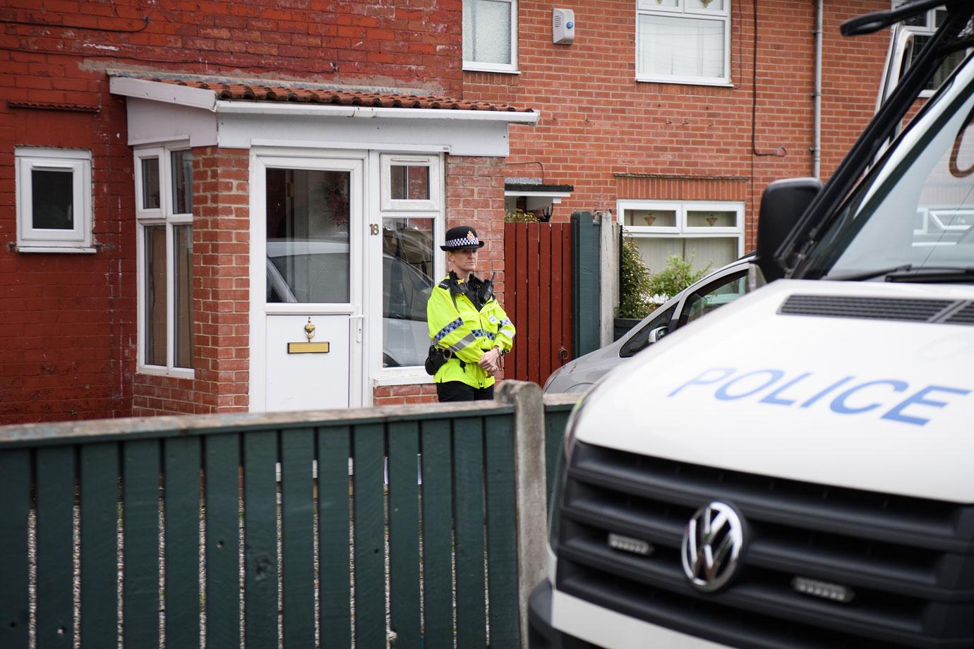 Manchester Bombing Police Arrest Suspects 04