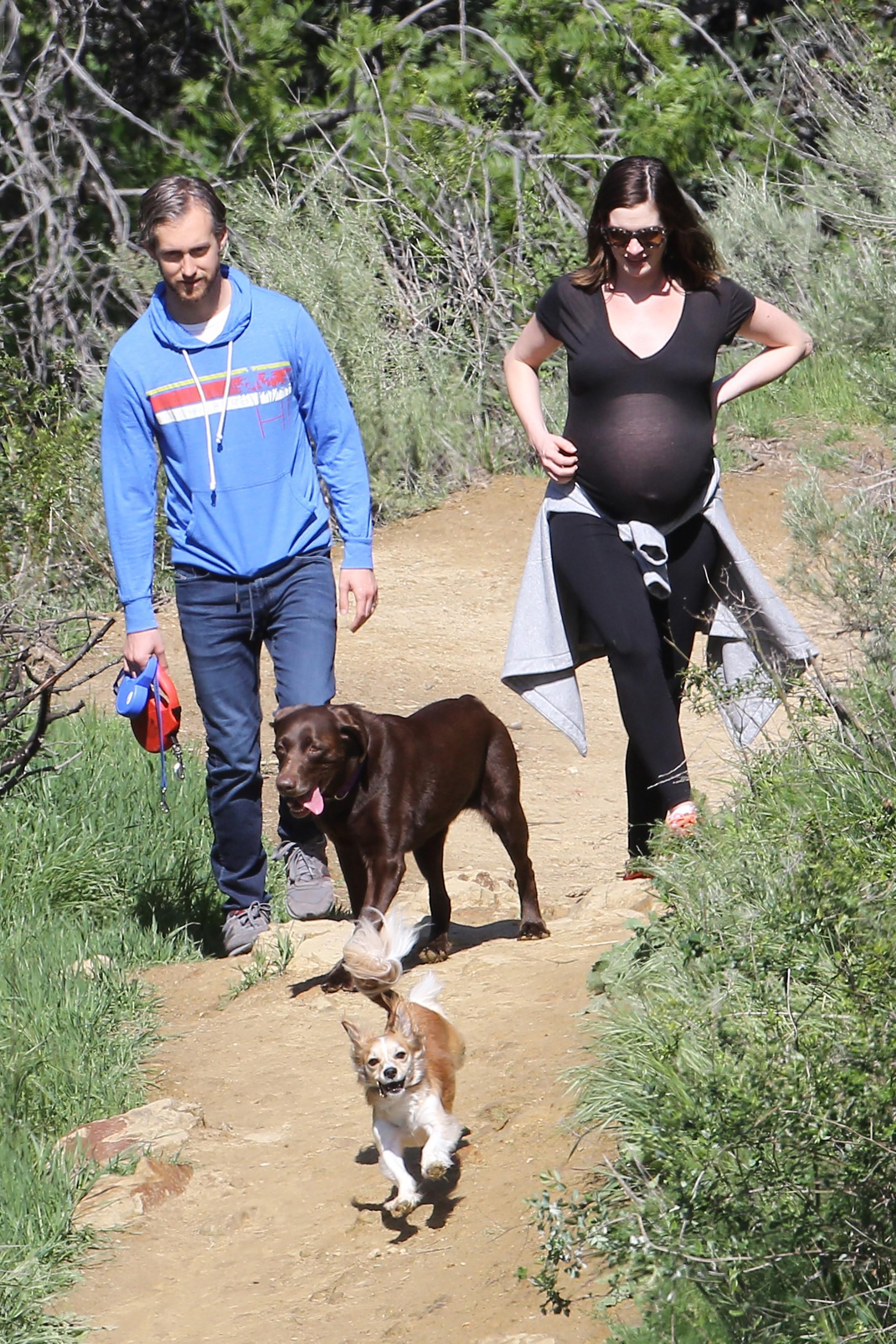 anne hathaway pregnant baby girl adam shulman